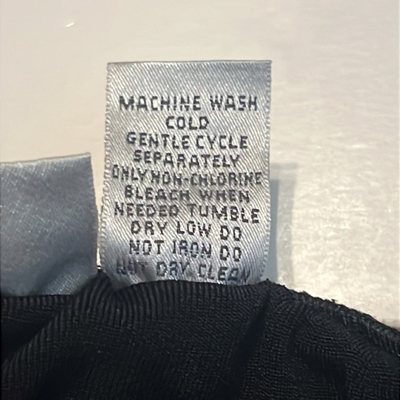 Chico's Travelers Brown and White Striped Short Pants Chico's Size 2, US Size 12 - Picture 8 of 9